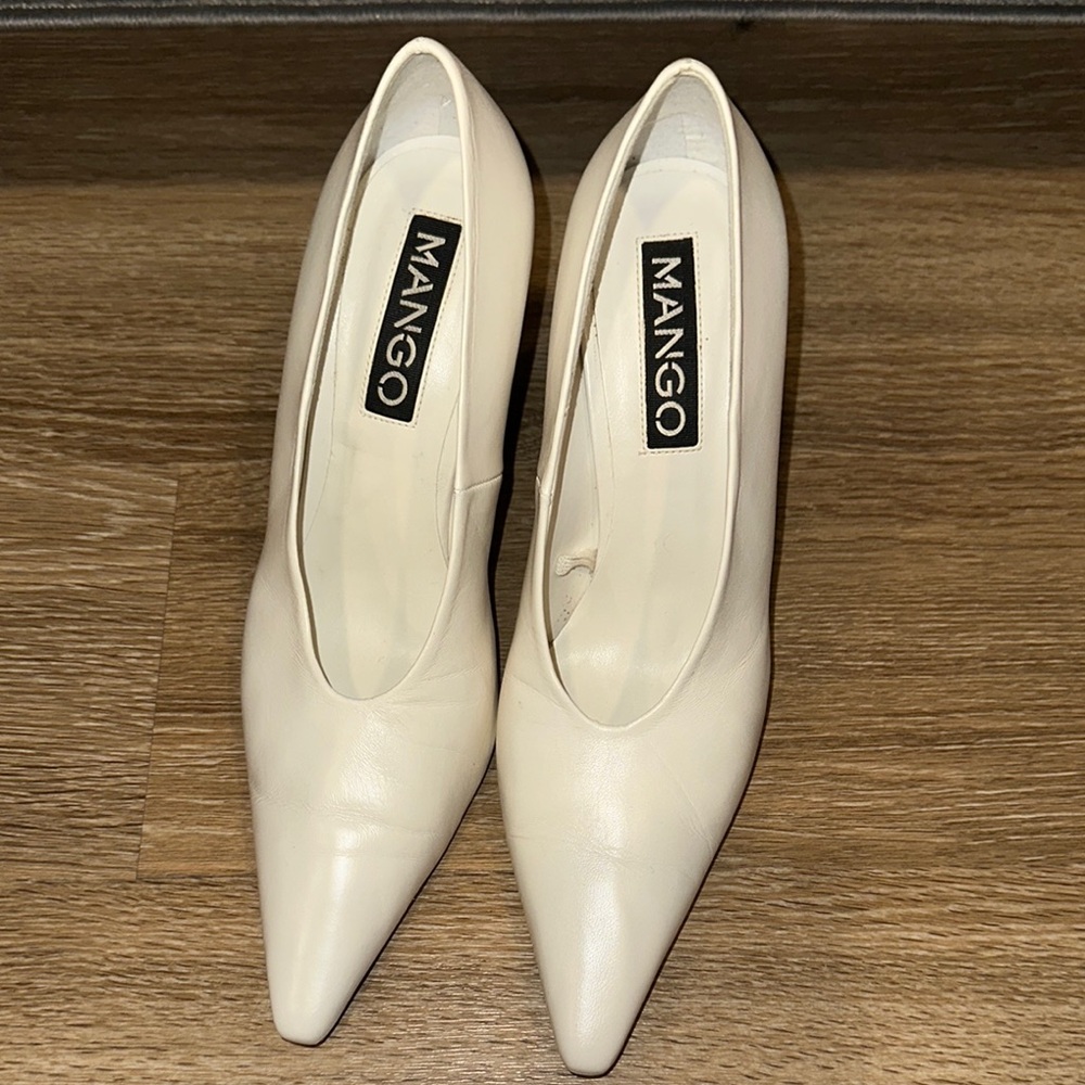 Mango Cream Heels with Pointed Toe and High Slender Design
